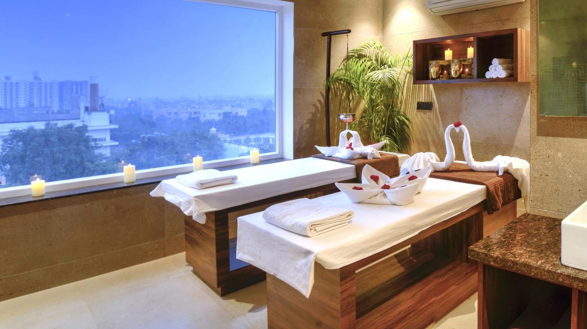 Golden Tulip Agra Hotel Agra  Bagian luar foto
